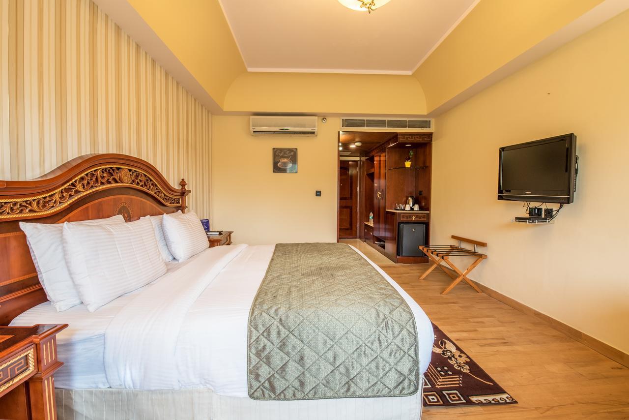 Hotel Celebration Gardens Нью-Делі Екстер'єр фото