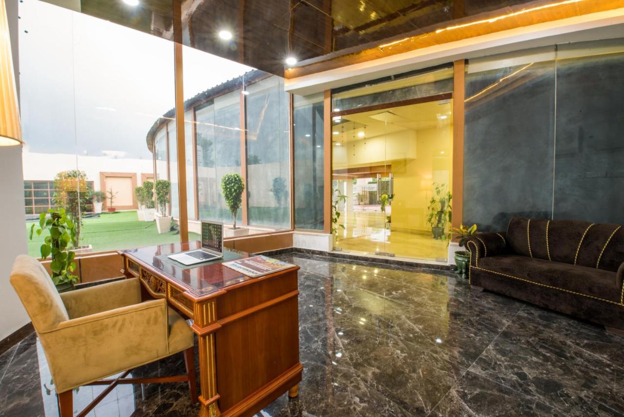 Hotel Celebration Gardens Нью-Делі Екстер'єр фото
